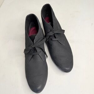Munro black leather lace up comfort booties